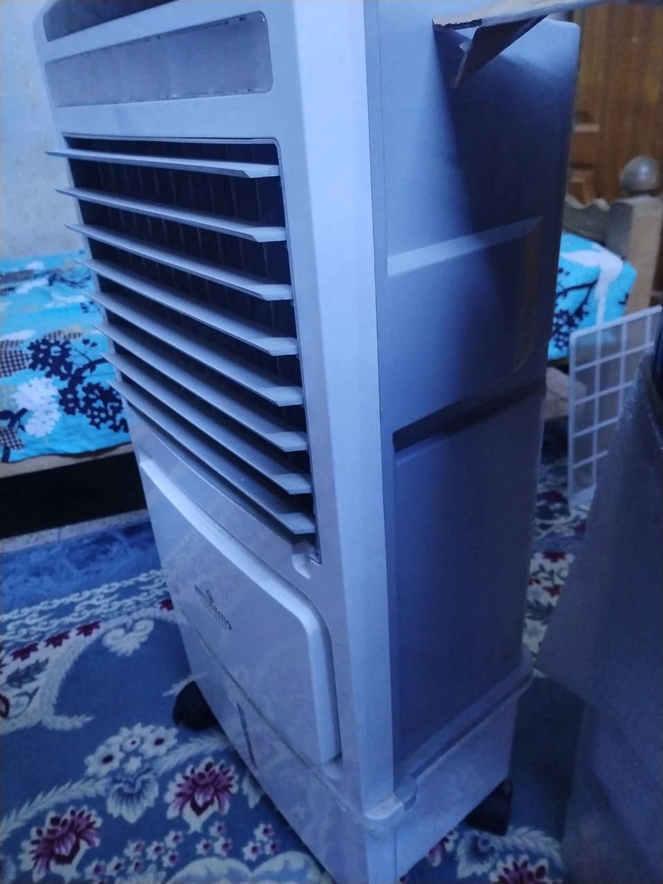 مبردة شحن Embreme Rechargeable للبيع
السعر: 100,000 دينار عراقي

المميزات:

- تعمل على الشحن والكهرباء
- تبريد قوي ومناسب للصيف
- بطارية تدوم لفترة جيدة
- هادئة بالاستخدام
- حجم عملي وسهلة النقل

العطل:
حق الماي ما ينزل على الحلقات ويحتاج تصليح بسيط، باقي الأمور شغالة زين.

السعر مناسب جداً مقارنة بسعر الجديدة. بغداد, العراق


**إذا كنت صاحب هذا الإعلان وتريد حذفه لأي سبب، رجاءا أرسل رسالة إلى الدعم الفني**