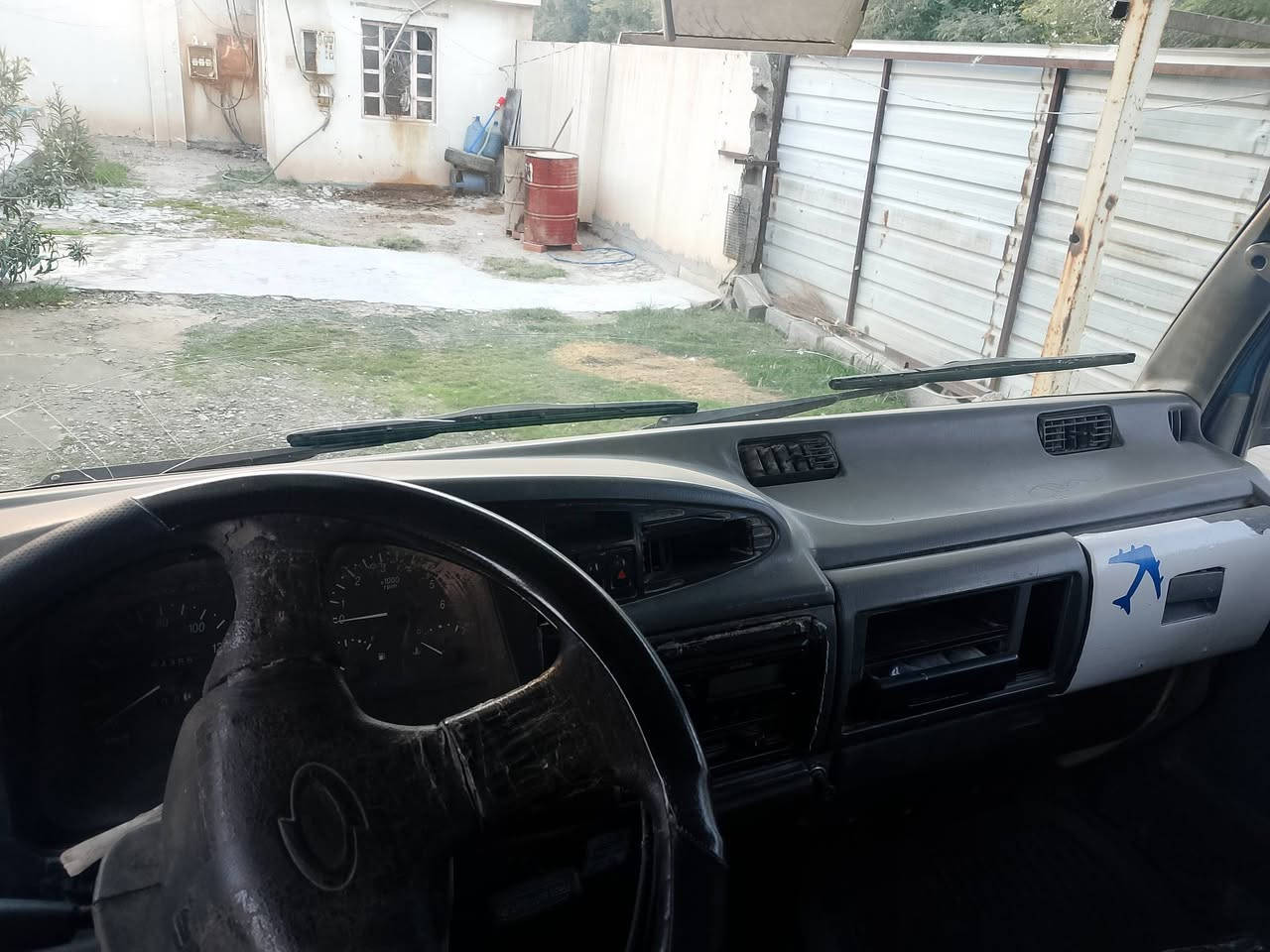 السلام عليكم كيا سامسونج موديل 2000 رقم صلاح الدين الماني شرط التحويل كير ومحرك مكفولات، المكان تكريت السعر 50 وبيها مجال بسيط رقم الهاتف ***********
