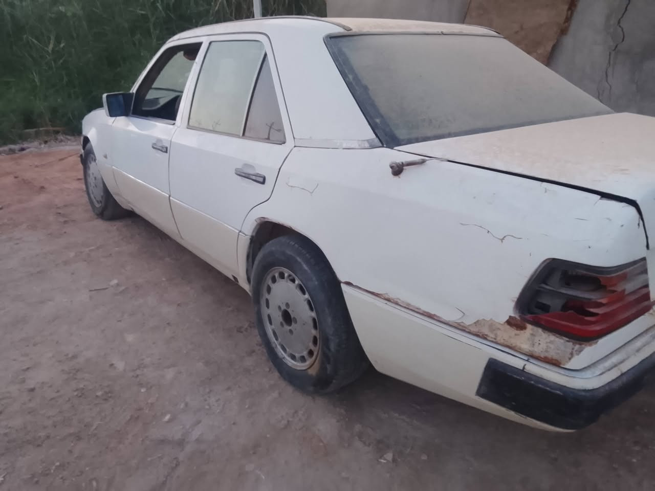 السلام عليكم البيع مرسدس دب رقم انبار سنويه مجدده 27موديل 89مكينه وكير بطه بيه صوت براص الكير جديد حداده جديده كهربيات شغاله السعر 16ورقه مكان السياره الدوانيه قضاه الشاميه رقم الموبايل ***********
