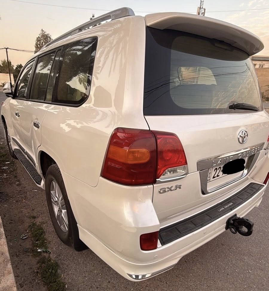 يا الله
لاندكروز 2012 V8 
*********** 
محرك 4600 
ماشية 205 الف 
فووول مواصفات رقم جديد 
محرك كير صدر كله مكفول 
بصمه تشغيل 3 قطع تبريد
7 راكب ثلاجة مريات شفط 
باقي مواصفات لاندكروز المعروفه 
سعر 328$ بيها مجال قليل 
مكان سيارة بغداد  سونار بالمنشور 
بيها 5 حالوبات فقط والبارد الموضح بالسونار ....
