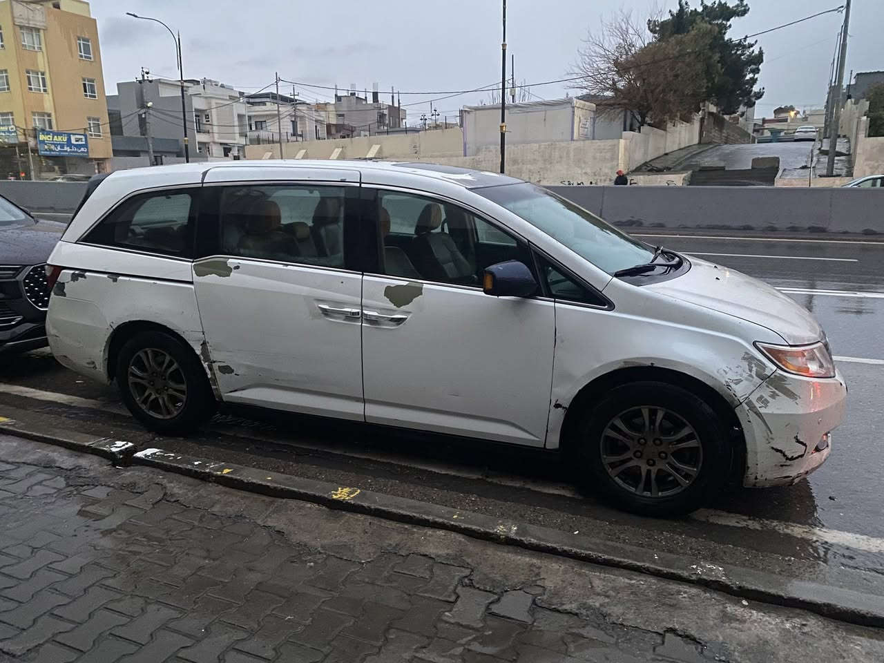 السلام عليكم 
هوندا اوديسي 
موديل 2013
رقم اربيل هزه وسنويه جديد
السياره بدون حادث كلين 
سلايد
سويج
كامرا خلفيه
حساسات خلفيه
ابواب كهرباء
صندوك كهرباء
كشنات كهرباء
كشنات تدفئه
شاشه بلاديه
تبريد 3 قطع
كشنات جلد
السياره 8 راكب بلادي
الكشنات الخلفيه بلع
ويل كب 17
السياره محور كير ومكينه افلون
كامله شغاله والحمد لله
مكان السياره بغداد
السعر 100 وبيها مجال
‏‭0784 820 1816‬
