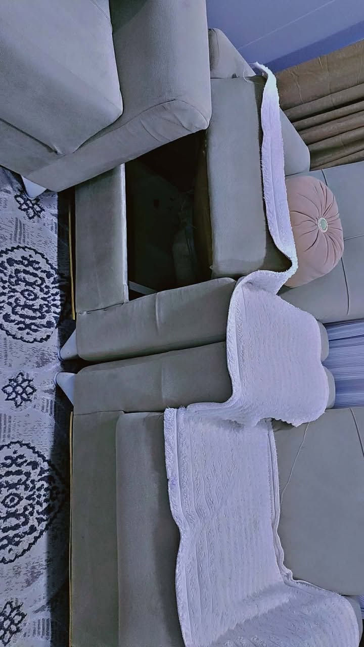 میزی نان خواردن هەر لۆک لۆک
قەنەفەی تورکی بی شکاو بی عەیب 
نرخییشان هەرزان شوین سمود ئەگەر موشتەریت نامە بینێرە لەخزمەتم 
بۆ نرخی کومینت بکە دیت بووت
هەرجیوو هەیە بو فرۆشتن لەتایبەت بینێرین بووم


**إذا كنت صاحب هذا الإعلان وتريد حذفه لأي سبب، رجاءا أرسل رسالة إلى الدعم الفني**