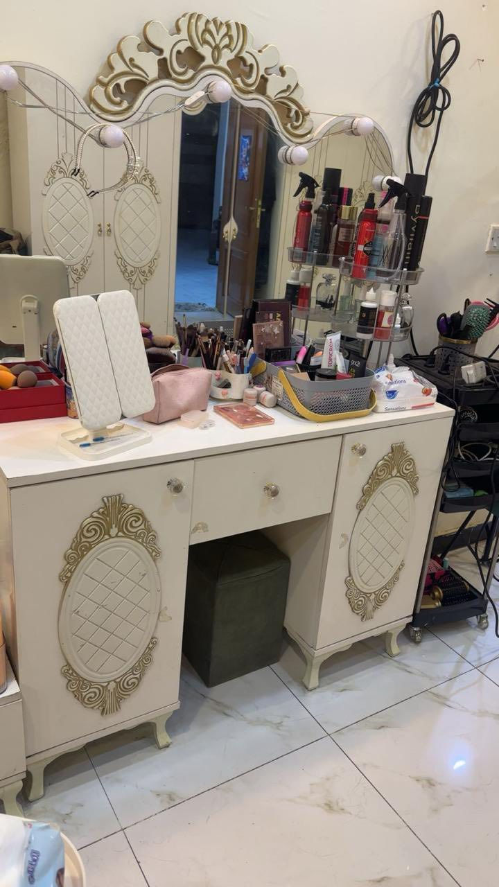 غرفة نوم للبيع نظيفة 8 قطع مع دوشك نظام ابواب مكاني الغدير اي استفسار علخاص


**إذا كنت صاحب هذا الإعلان وتريد حذفه لأي سبب، رجاءا أرسل رسالة إلى الدعم الفني**