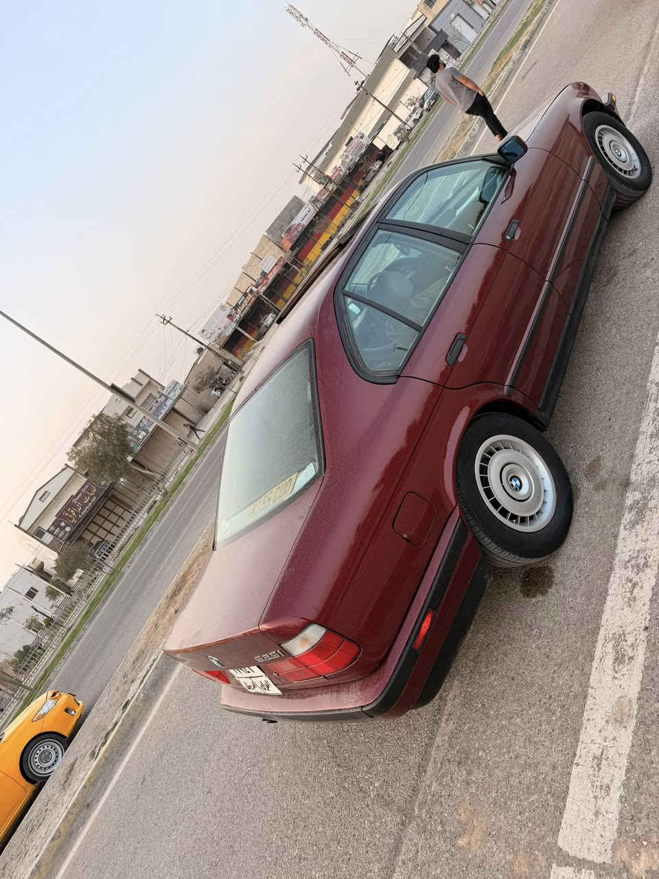 سلام و عليكوم بي ام 525مكسر فانوص كيراوتوماتيك سيارة فول مواصفات كوشن كهربا جلد بيجي موديل 1992فتحة بجم عريض تايرات جديد صدر جديد  سيارة جهاز كير محمرك شرط انطيك كفالة عامة تحويل يوم ثانين ٠***********
