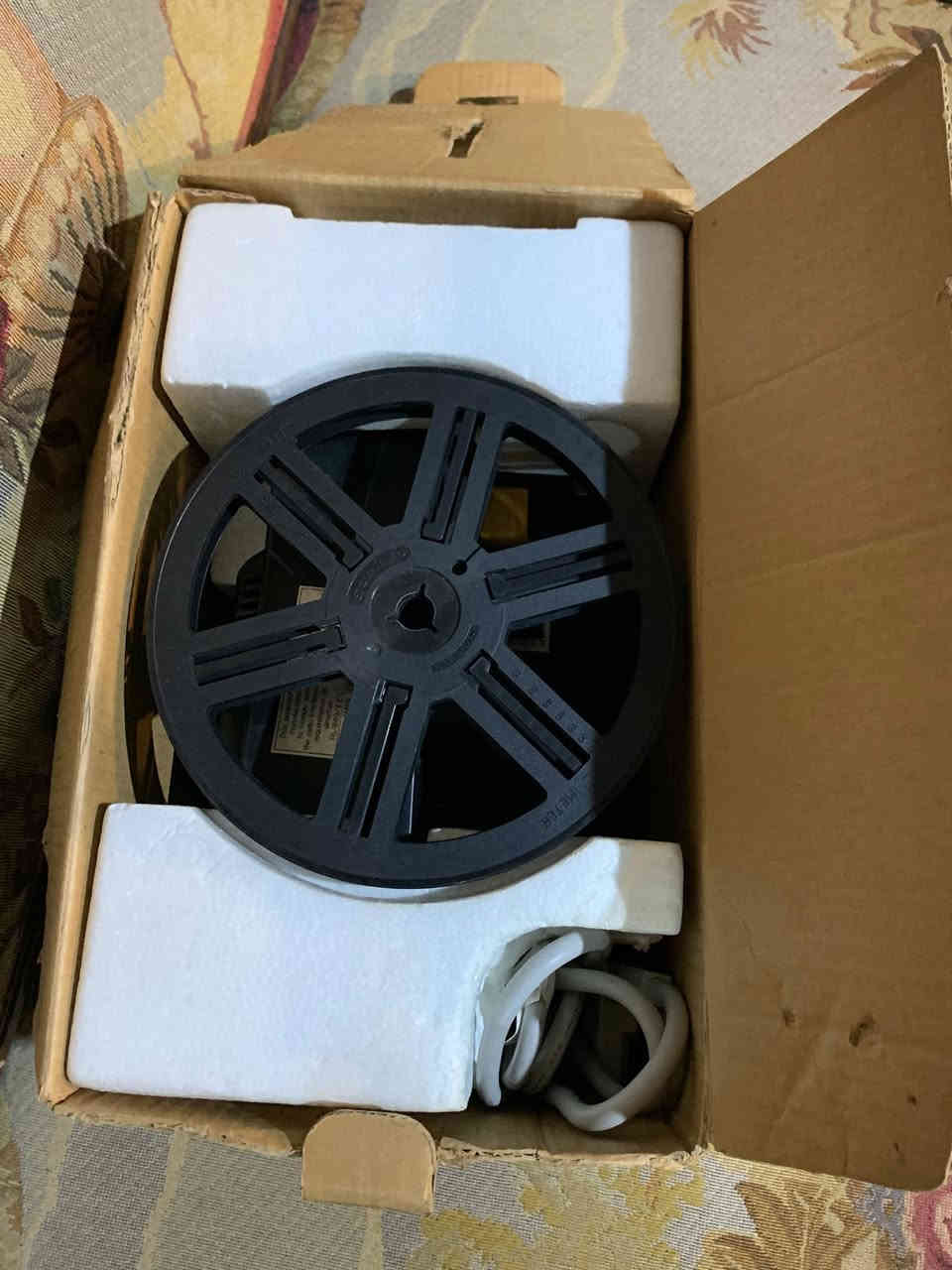 عارضة سينماء لوك بالكارتون
شغال 
٨ ملم سوبر ناطق
سليمانية يوجد توصيل
***********
