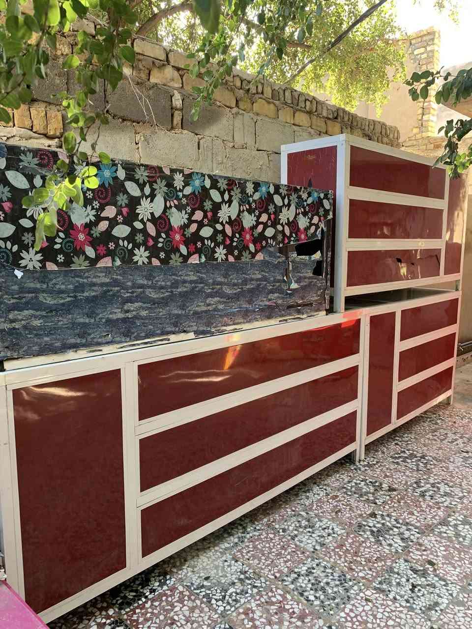 فاترينات ورفوف مستعمل للبيع العنوان قلعه سكر حي العسكري الاتصال او المراسله خاص ***********
