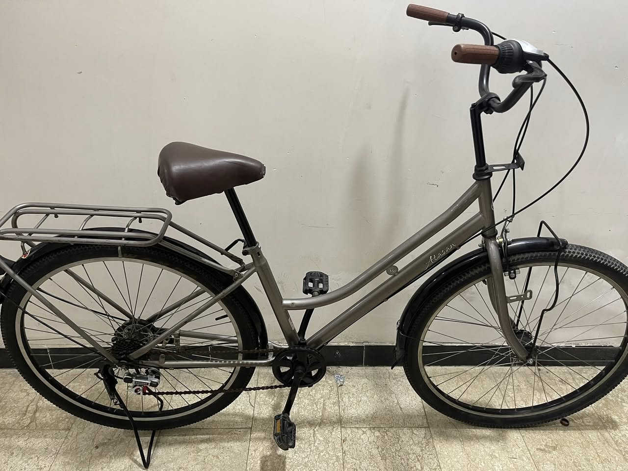 السلام عليكم
باسكل ياباني للبيع كلش نضيف وجديد اي نقص ما بي حجم كبير ابل كير سعره ب 130 وبي مجال 
مكاني بعد حي جامعه ***********
