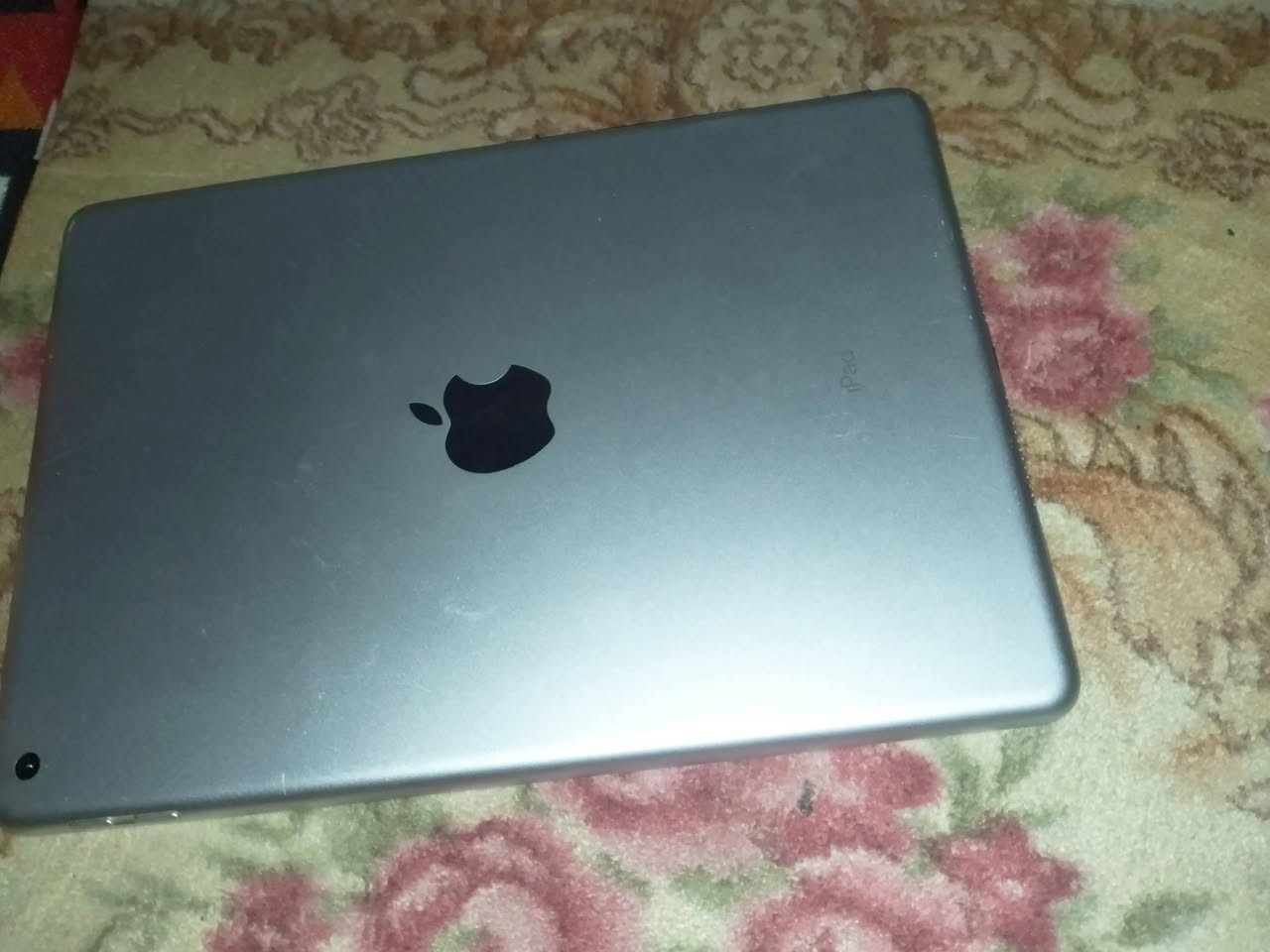 السلام عليكم شباب، عندي آيباد 6 (iPad 6th Gen) نظيف كلش وأخو الجديد، رايد أبيعه وبكل صراحة هاي مواصفاته وتفاصيله بدون لف ودوران:
النسخة: أمريكية أصلية (LL/A).
الذاكرة: 32 جيجا.
النظافة: الجهاز الخارجي والشاشة نظافة 100%، ما بيه أي شخط أو كسر، وكلشي بيه أصلي (ما مفتوح ولا مصلح سابقاً).
الأداء: الجهاز طيارة بالدراسة، اليوتيوب، المنصات التعليمية، وتشغيل الألعاب مثل ببجي وغيرها.
الملاحظة الوحيدة إبراءً للذمة: الجهاز يشحن طبيعي 100% بس وهو "مطفى عدا هذا الجهاز لوز وما بيه أي نقص والبطارية تطول.
السلام عليكم شباب، عندي آيباد 6 (iPad 6th Gen) نظيف كلش


**إذا كنت صاحب هذا الإعلان وتريد حذفه لأي سبب، رجاءا أرسل رسالة إلى الدعم الفني**