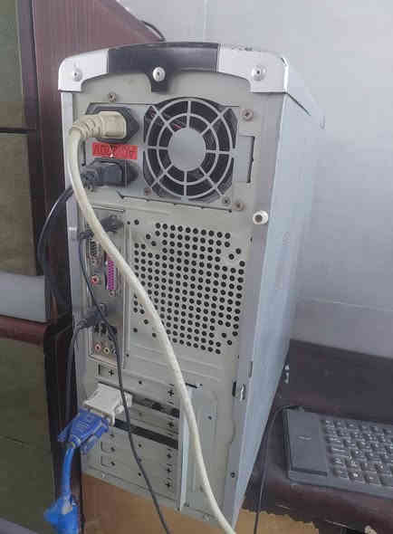 للبيع حاسبة مكتبية مواصفات عادية شغالة 100% ، رام 2 gb 
السعر 125 الف
بغداد حي الجامعة 
***********
