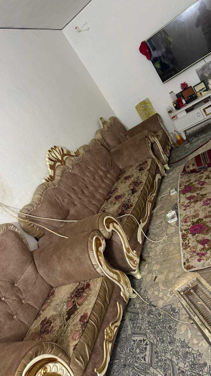 السلام عليكم تخم 6 قطع للبيع نظيف صاله 3 اشهر مستخدم
رايده ب 375 وبع محال للطيبين 
المكان ابو رمانه هاتف لااتصال ***********
