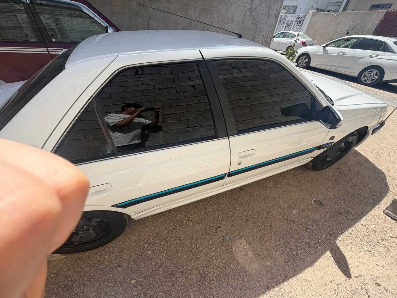 سلام عليكم 
بيجو بارص موديل21 لون ابيض رقم واسط مميز سياره كفاله عامه وما ماشيه قليل سنويه بعد 6 اشهر وتجدد رقم جديد وبس بيه بارد بل باب وجاملغ خلفي سعر 60 رقم هاتف *********** بصره زبير
