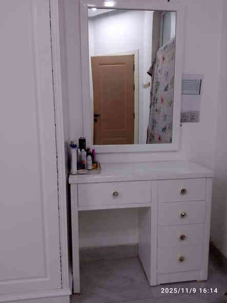 السلام عليكم. غرفه للبيع سته ابواب طابق واحد موديل تركي نجاره عراقيه تزكام  درجه اولى صبغ درجه اولى ابيض جديده نظيفه كلش استعمال 4 اشهر سعر 1800 استفسار *********** أو مراسله الصفحه
