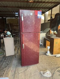 ثلاجه جديده جداً السعر ١٥٠ رقمي 07733630610