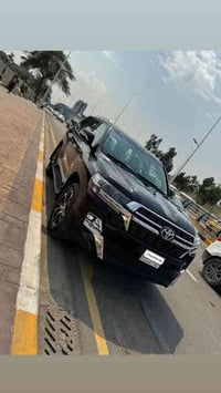 للبيع لاندكروز V6موديل 2021 فطيم ماشيه 24 خليجيه كفاله نضافه 99%  رقم ...