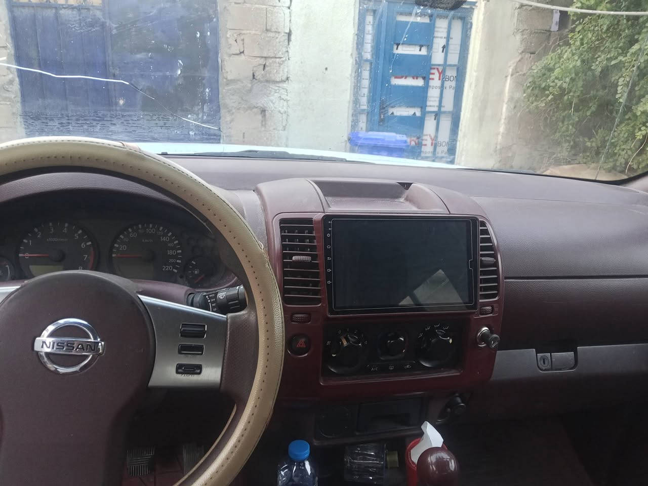 نيفارا 2013 كير عادي نضيفه بيها ضربه خفيفه بالمدكر الايمن فقط رقم بصره
السعر 92 وبيها مجال 
التفاصيل ***********
