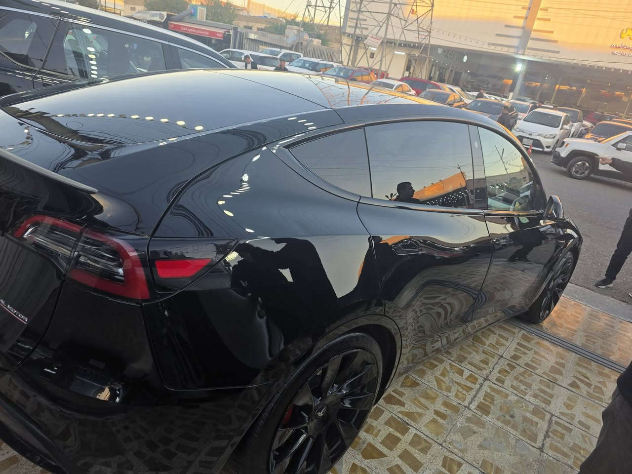 سلام عليكم تسلا مودل Y
سعر مناسب جد جدا 187 بيها مجال قليل
تراي الاربيل
بيه ضربه جاملغ وشويه جاملغ خلفي سونار موجود
صور الحادث موجوه 
ماشيه  79 الف كيلو قابل للزياده 
رقم اربيل  تحويل بنفس اليوم
• سقف بانوراما زجاج
•دبل ماطور 
•420كيلو تمشيك بالشحنه الواحده 
• شاشة كبيرة حجم 15 بوصة
•بجم كبس 
• كاميرا خلفية
• حساسات خلفية
• كاميرا امامية
• حساسات اماميه
• كاميرا جانبيه 
• كراسي كهرباء جلد لون ابيض
• كراسي تدفئه
• رادار امامي
• رادار خلفي
• رادار جانبي
• مانع تصادم
•تحديد مسار 
• كاميرات 
• حساسات جانبيه
• مثبت سرعة
• كاميرات محيطيه 360° 
• تحكم بالسياره عن طريق الشاشة
• تحكم عن طريق الهاتف
• بجيك شعار عن طريق الهاتف 
• نظام قيادة آلية Auto Pilot
• عداد ديجيتال
• تشغيل تلقائي
• نظام قيادة ذاتية Full Self drive
• نظام (RCTA) للتنبيه عند الرجوع للخلف
• نظام (RSA) لكشف لافتات السرعه للطريق
• نظام (PSC) الرادار الذكي لمنع الاصطدام 
• نظام (LTA) لتحديد المسار على الطريق
• تشغيل عن بعد
• الدخول الذكي
• نظام ترفيهي كامل متكامل يحتوي على ( YouTube / WhatsApp / Tik Tok / Netflix)
العنوان بغداد او الرمادي
رقم صاحب سيارة : ***********
