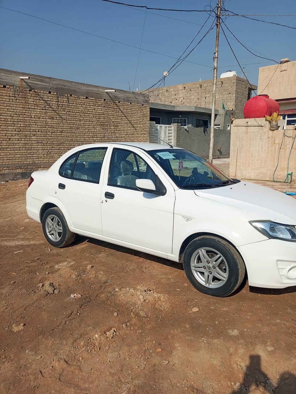 السلام عليكم ساينا موديل 22 حره مكفوله كفاله عامه ماشيه 40الف  تحويل مباشر  السعر 74 وبي مجال العنوان ناحيه الوحده قرب مجمع بسمايه أو العزيزيه /***********
