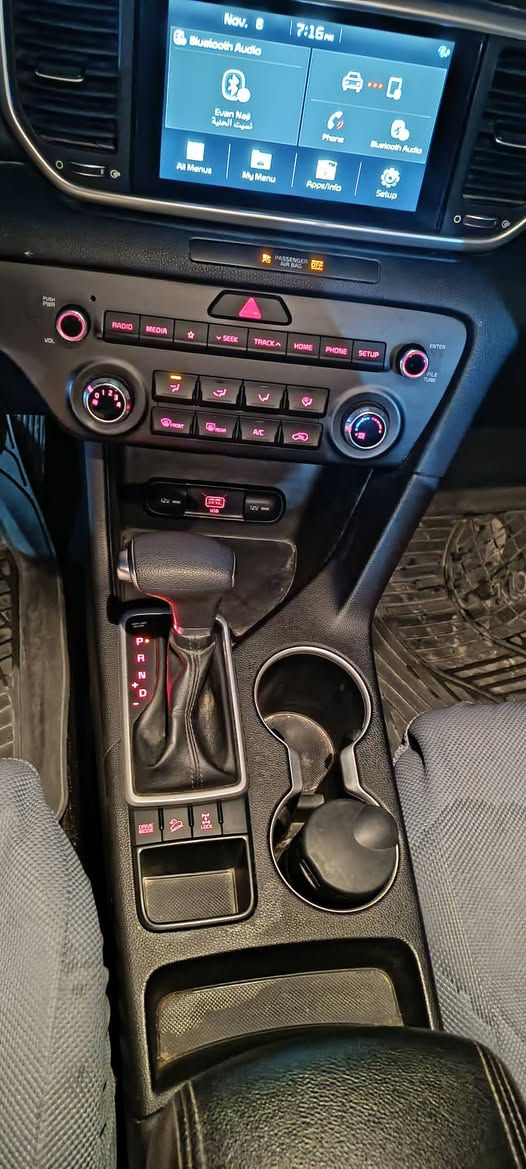 كيا سبورتج 2022 وارد امريكي رقم بابل الانكليزي جديد مشروع وطني 🔥🔥 ضربتها فقط بنيد مبدل بدون شواصي ولادواخل كله مكفول سيارة نظيفه جدا وع ايد وحده بوضع الشركة  
 تراي زيرو  ماشية 95 الف فقط 
✨مواصفات السياره ✨
سويج شخاطه
جنطه بصمه 
محرك 2400   
اوتو هولد نظام توقف عند الأزدحام
 شاشه لمس حجم كبير نظام ابل كار بلاي
ستيرن شفتات جهتين
مود درايف سبورت واعتيادي وأقتصادي
ترحيب عند الإقتراب من السيارة
كشنات مخمل 
نظام الفرامل abs
التحكم في اضاءة لوحة الاعدادات
جهاز ضبط مستوى إضاءة المصابيح الأماميه
قارئ مستوى الهواء في الإطارات
شاشة عرض أعطال السياره  
كامره اصلية خلفيه 360 درجه 4K
حساسات خلفي
4 ويل كب كروم 19
مخرجmax120w-12v عدد ٣ أمامي وخلفي
مخرج  usb & bluetooth & aux
لايتات امامي خلفي Led 
نظام تحديد المسار 
3 انظمه للقياده 
نورمال_الطبيعيه
ايكو_اقتصاديه بصرف الوقود

مكان السيارة : الحلة 
للاستفسار ☎️ ***********
