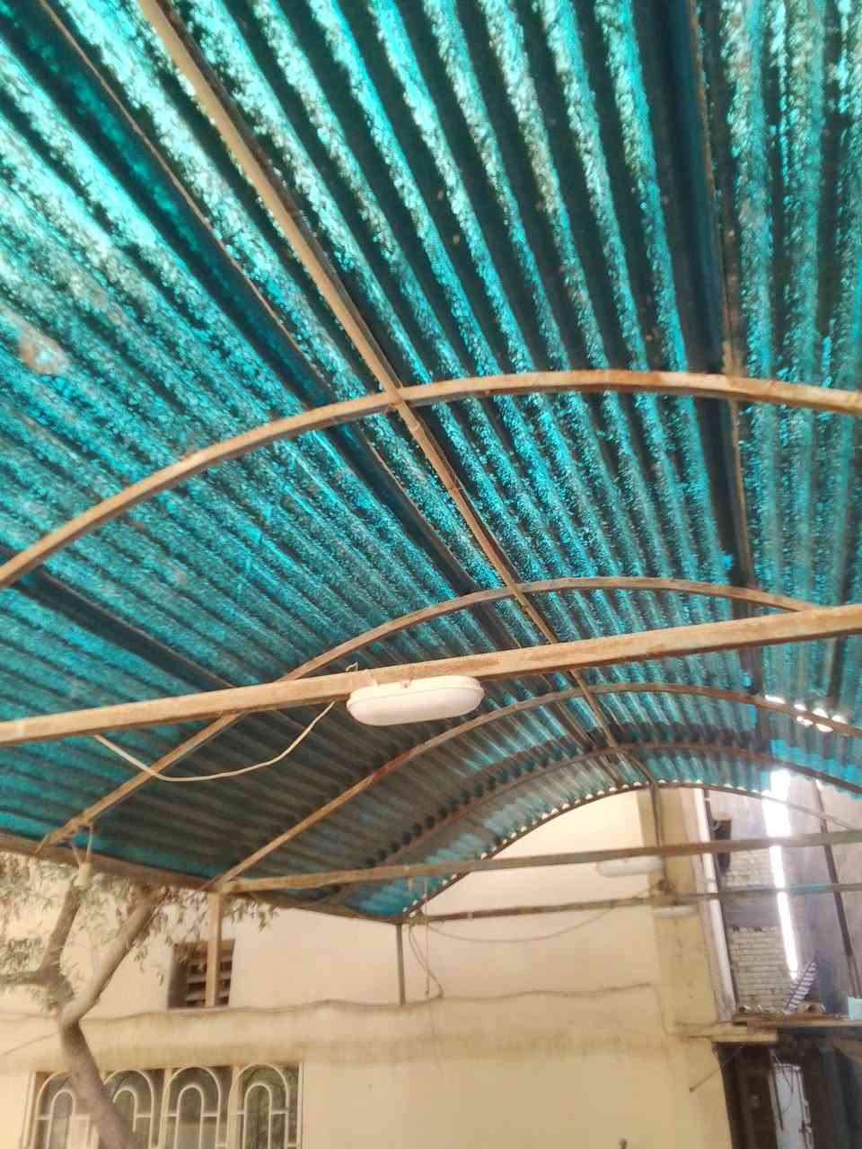 من رخصة الادمن غير ملزم بموعد
سقائف عدد2طول الوحده 7متر والعرض 3ونص تخدم اهل الكراجات السعر 400الف قابل للتفاوض بعد المعاينه 
حله شارع 60حي. الكرامه خلف مجمع الظامن الطبي
***********واتس
