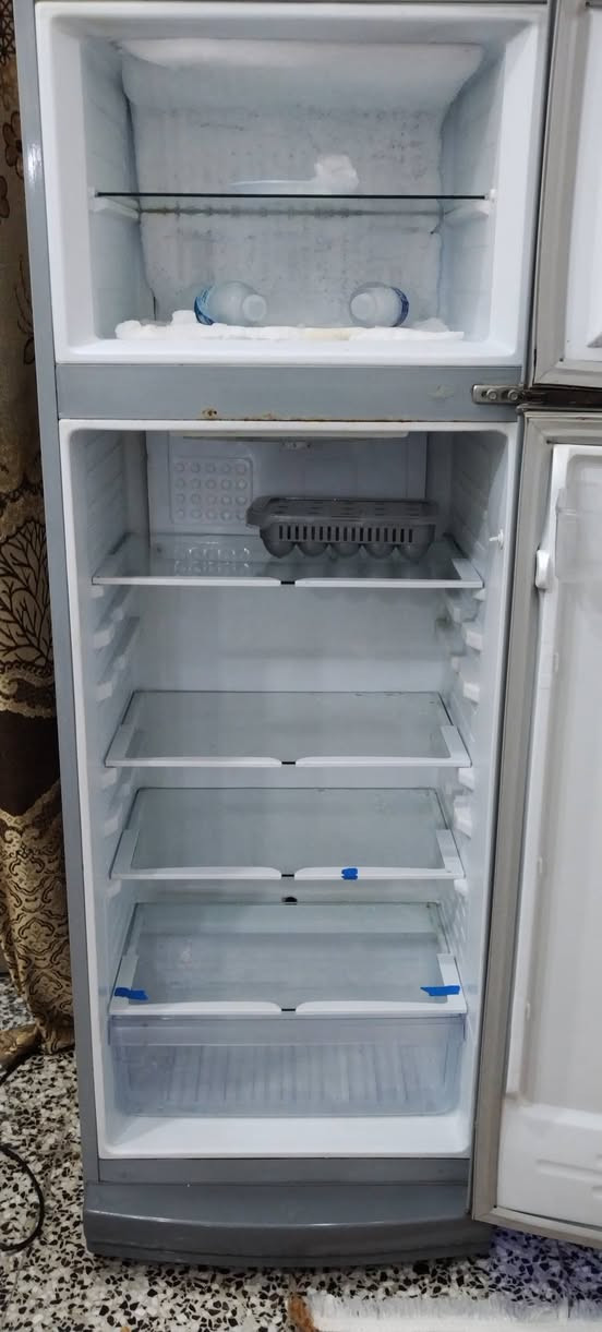 سلام عليكم عندي ثلاجه للبيع 16 قدم نضيفه جدآ تجي تفحص يله تاخذه السعر 200 وبيه مجال العنوان بغداد مدينه الصدر الاتصال على الرقم ***********
