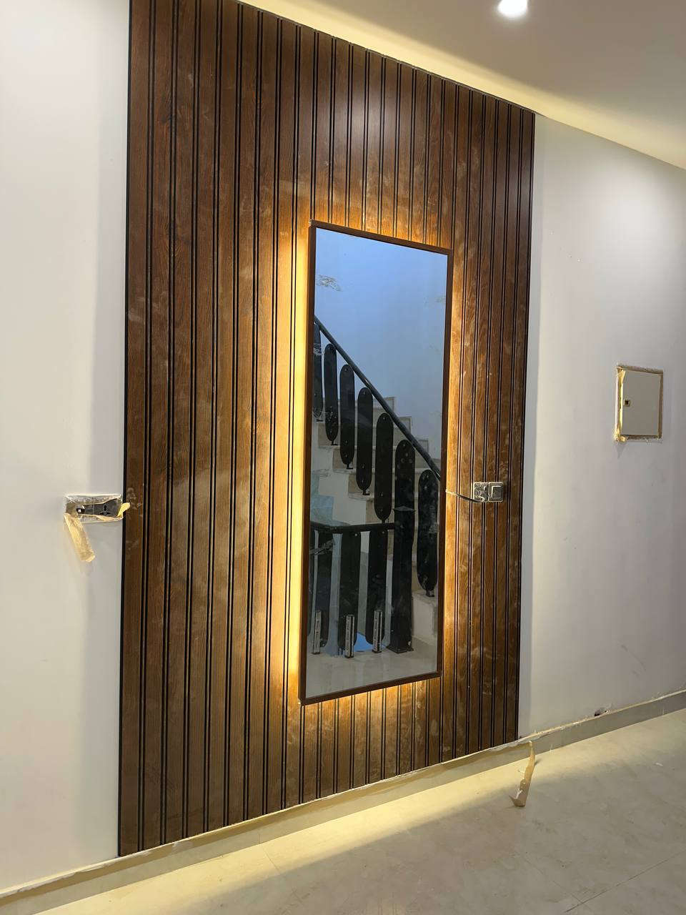 دار حديث للبيع 2026 – مساحة 154 م²

الموقع حي القاهرة الضباط محلة 307

• الواجهة 5.15

• 4 غرف نوم سويت (حمّام لكل غرفة)

• صالة + هول واسع

• حمّام ضيوف

• مطبخ

• كراج

للاتصال: ***********

الموقع: الشارع المقابل لمول القاهرة – خلف جامعة الصادق

https://maps.google.com/?q=33.379349,44.396332
