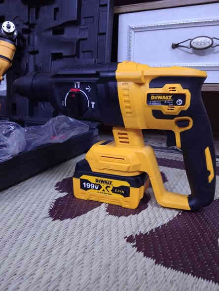 السلام عليكم 
هذا سيت دريلات مع كوسره جديد مامستعمل 
مع شاحنتين واربع بطاريات سعر 110مع التوصيل بغداد ***********
