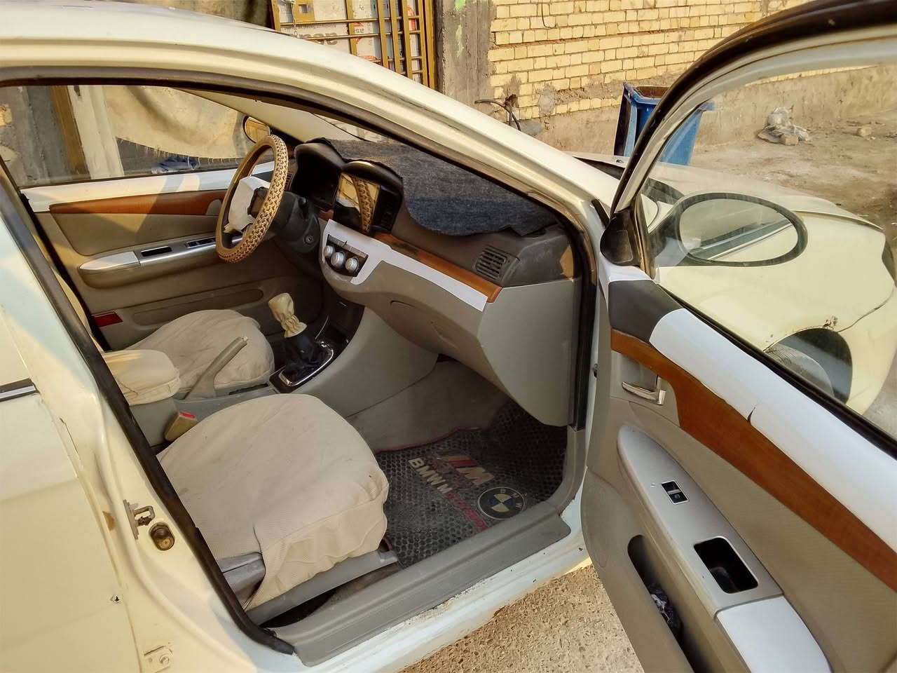 سلام وعليكم ليفان 620
موديل 2013 رقم جديد جديد الإنكليزي رقم مثنى 
تحويل مباشر 
سياره جاهزه كير مكينه تبريد فقط غاز تدفه شغاله صدر جديد تخم تاير جديد 
كهربا يأت كله شغاله سياره ما بيها اي نقص كشر هذا كدامك جاملغ الخلفي مبدل جهت سائق ترايك وين متريد 
مكان الغزاليه 
سعر 38وبيها مجال تعال وكلب بلي يعجبك
رقم ‏‪***********‬‏
