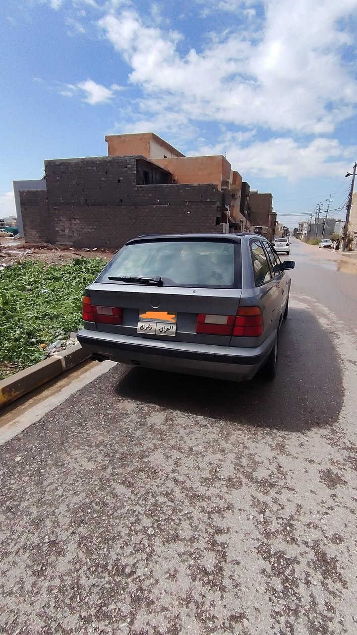 سلام عليكم للبيع سياره بي ام دبليو موديل 1992حجم 525 لتواصل على هذي أرقام *********** أو ***********
