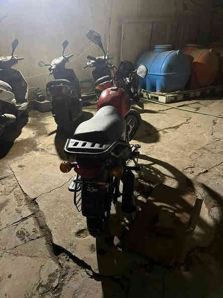 سلام عليكم بوكسر موديل ٢٠٢٣ رقم وسنويه باسمي ورقم انكليزي دراجه نظيفه كلشي شغال بيه مابيه نقص وتجي شوفه وافحص انظف من بالصور سعره ٢٥٠٠ مليونين وخمسميه *********** رقم تواصل مكاني بغداد
