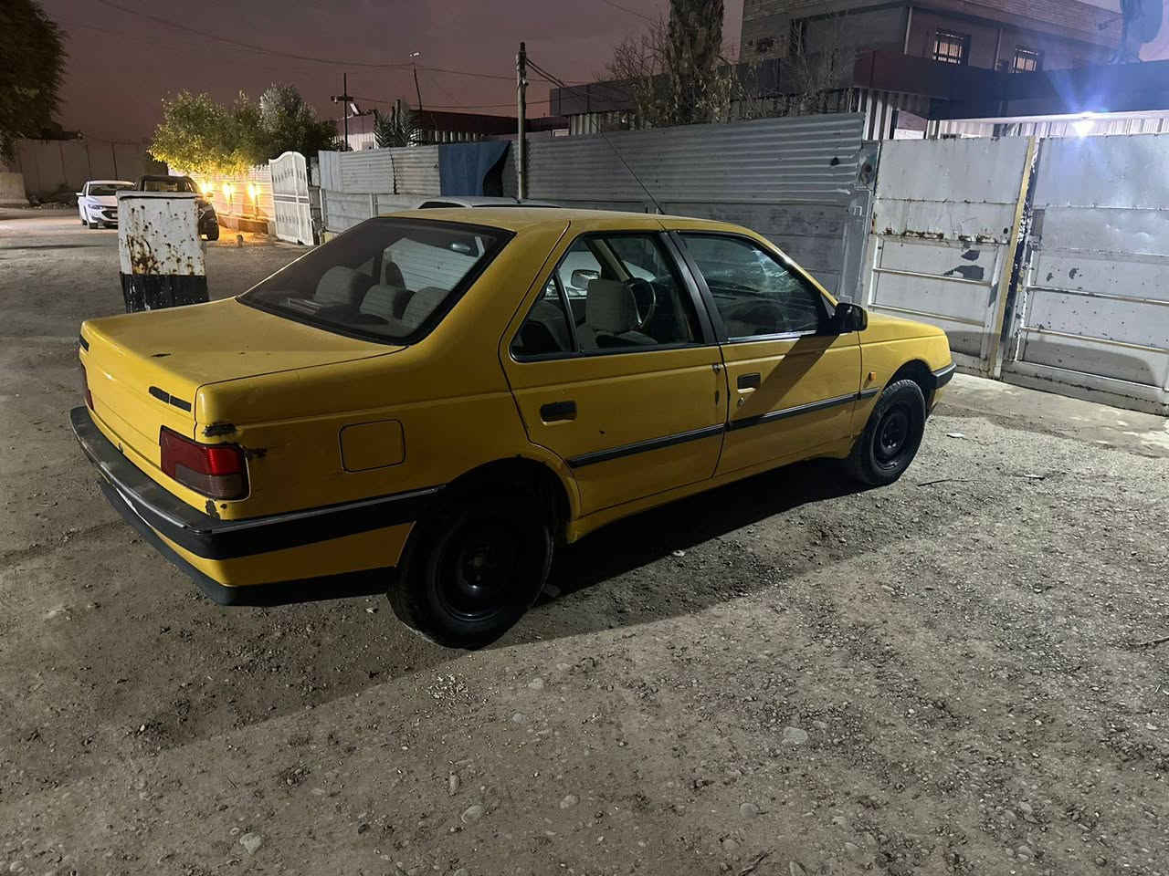 سلام وعليكم عندي بيجو جيال اكس موديل ٢٠١٧ سيارة جديدة تبرد تددفئا رقم انكليزي بسمي مصفرة هيئة أو هزة جديدة صدر أمام خلف جديد كير محرك خير من اللة سيارة كفالة ال سعر ٤٨او بيهة مجال الطيبين مكاني بغداد للاستفسار ***********
