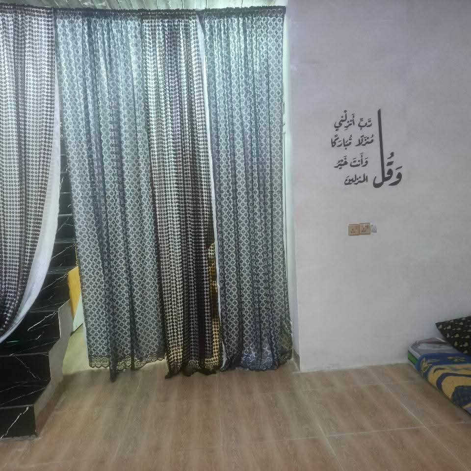 #دار للبيع -مساحة 100م--بيع مستعجل 
#الموقع :- بنجاعلي قرب جامع بلال حبشي
_______________
فرع تبليط
#بناء نظيف                                                              #فرع عريظ                                                                 #منطقة فول خدمات    
غرفة نوم _هول _مطبخ _صحيات 
طابق ثاني غرفة نوم                                                                                                                 
------------------------   
سعر 23مليون بي مجال
------------------------                                                         
للاستفسار اتصال عالرقم 
 ***********
***********
