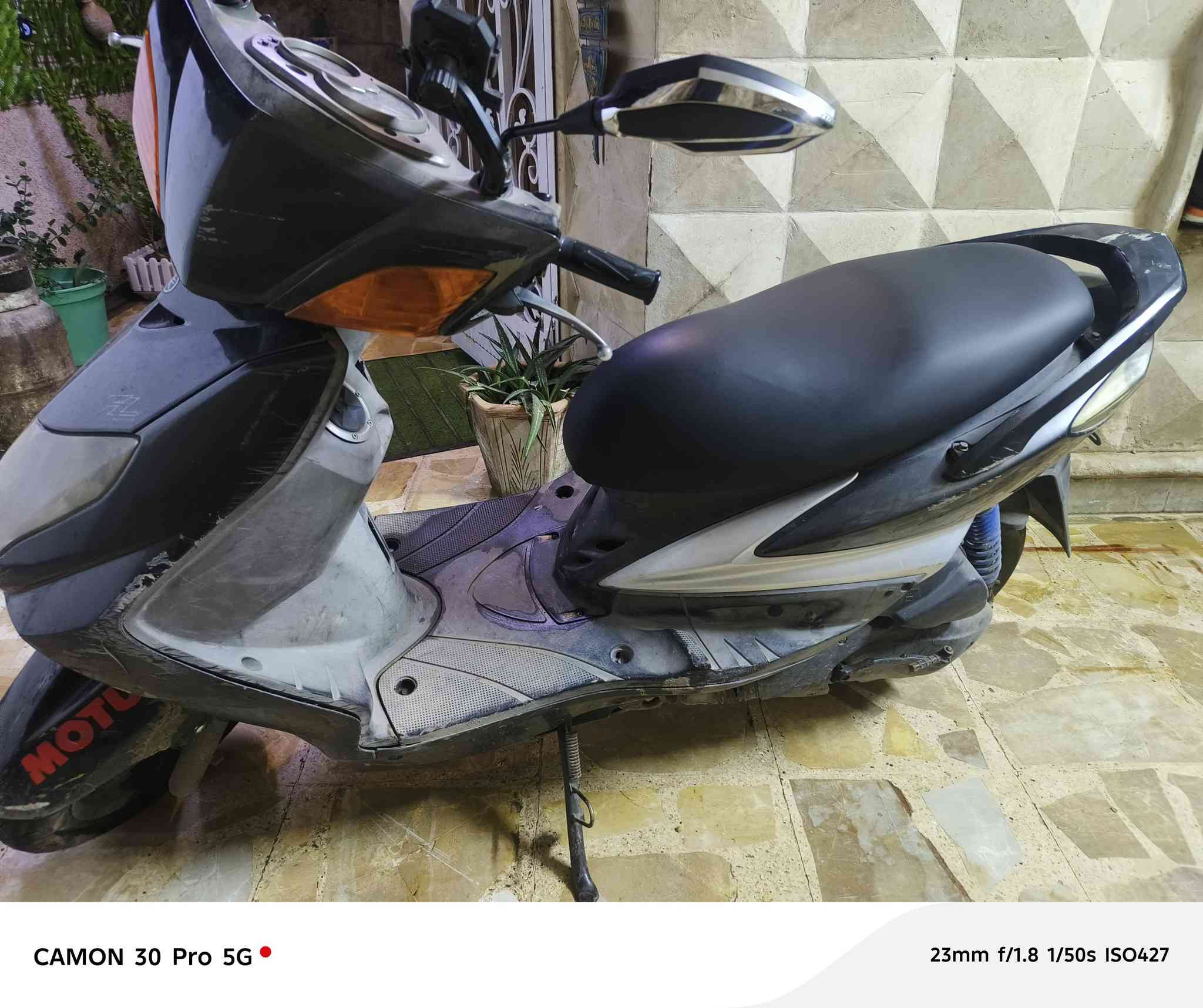 سلام عليكم دراجه سكنس فحل نوزل 
دراجه نكره سلف كامله كلشي مابيها خير من الله مكينه ممفتوحه ابد بس كفراتها مشخطه وكامله كلها 
بغداد الشعب السعر 600 وبيها مجال شويه 
***********
