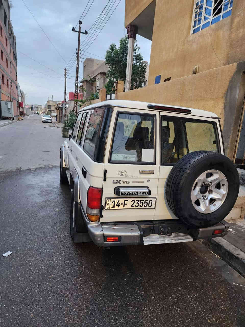 السلام عليكم سياره للبيع لاندكروز. 2013 بانزين كير عادي رقم البصره  ***********
