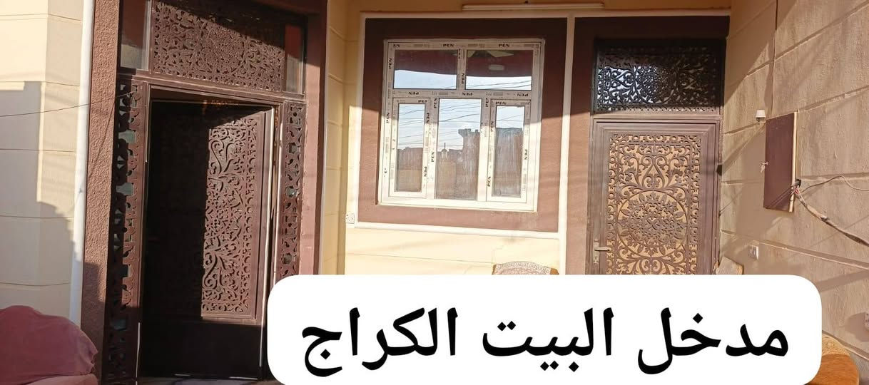 بيت للبيع منطقة ال٣٠٠٠ مشتمل عدد ٢ مثل ما موضح بالصورة المساحة ٢٠٠م
الطابق الاول. غرف عدد ٢ وهول وصرالة بالاضافة المطبخ والصحيات ... 
الطابق الثاني. غرفه وهول وصالة وصحيات ومطبخ السعر 120وبي مجال 
للأستفسار الاتصال ***********
