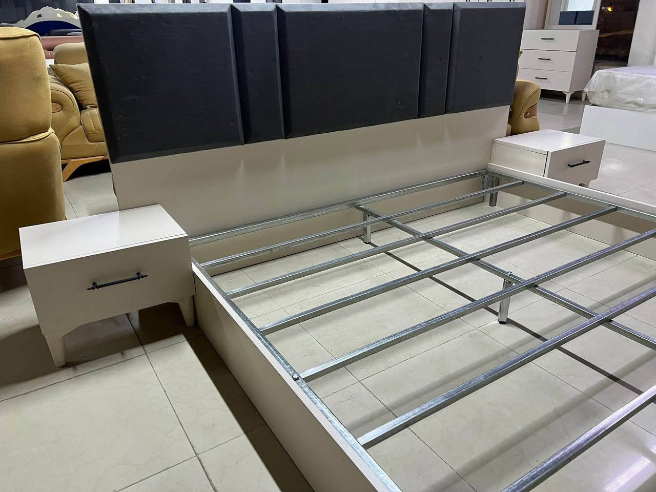 وصول غرف نوم ٥ قطع بعدد موديلت تركي جديد
داخل جربايه حديد كنتور قياس ٢٢٠ سم 
تخفيض اسعاره فقط ٥٠٠ الف مع شد ونقل مجاني داخل كركوك فقط فقط لحكو على عرض 
يوصلكم كامل بال كارتون 
رقم موبايل *********** كركوك, العراق
