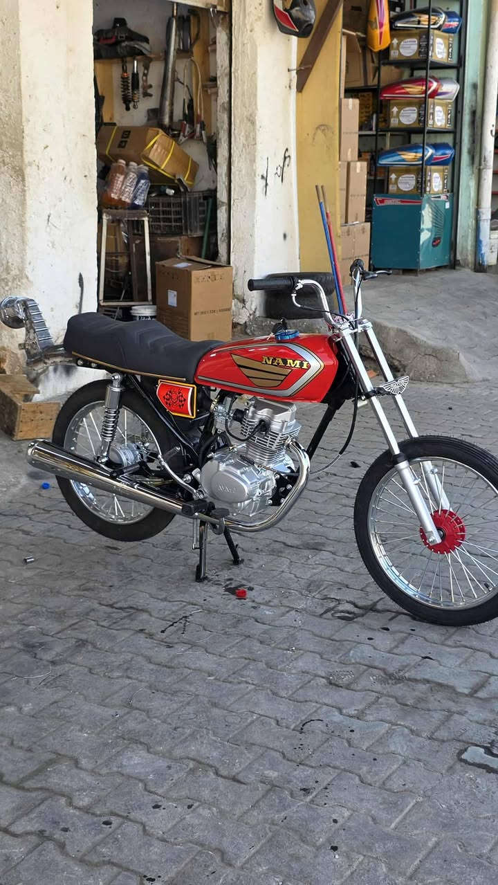 السلام عليكم دراجة للبيع استوها معمره ٢٥ صار شهر ثالث تبديلت دهن شاصي ارشا مديل ٢٠ اوراق اصولي  السعر خاص او الاتصال على الرقم ***********
