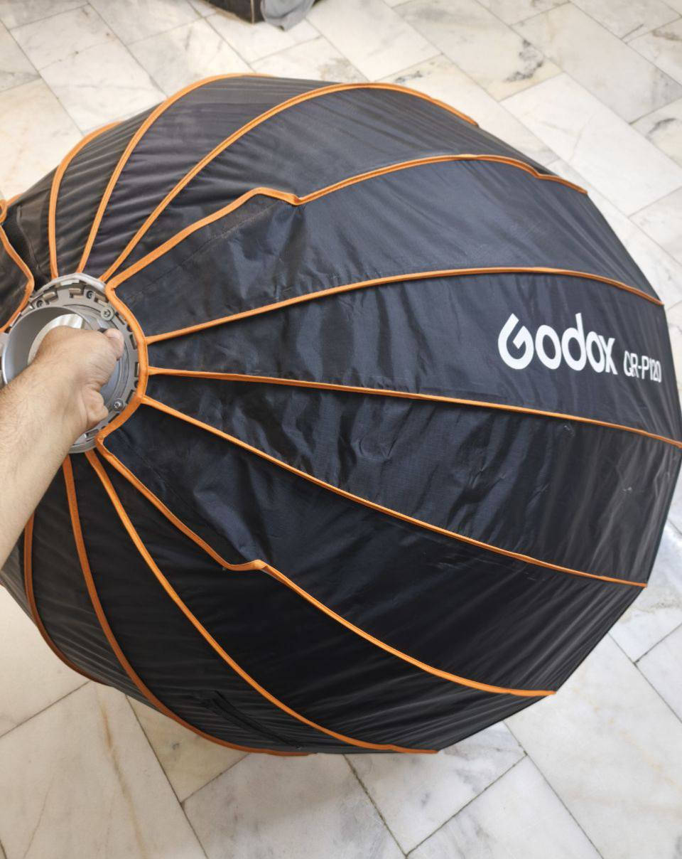 معدات تصوير للبيع
 ..
اضاءه godox sz 200 bi 

القدرة (Output Power): 200 واط.  
​درجة حرارة اللون (CCT): متغيرة من 2800K (إضاءة دافئة/صفراء) إلى 6500K (إضاءة نهارية باردة).  
​ميزة الزووم (Zoomable): تسمح بتغيير زاوية انتشار الضوء من 20° (مركزة/Spot) إلى 65° (منتشرة/Flood) عبر قرص تحكم يدوي.
... ..... 
  ستاند الاضاءه 
بالاضافه الى سوفت بوكس 

السعر خاص 
مكاني بغداد الغزاليه لا يوجد توصيل
الاستفسار واتساب ***********
