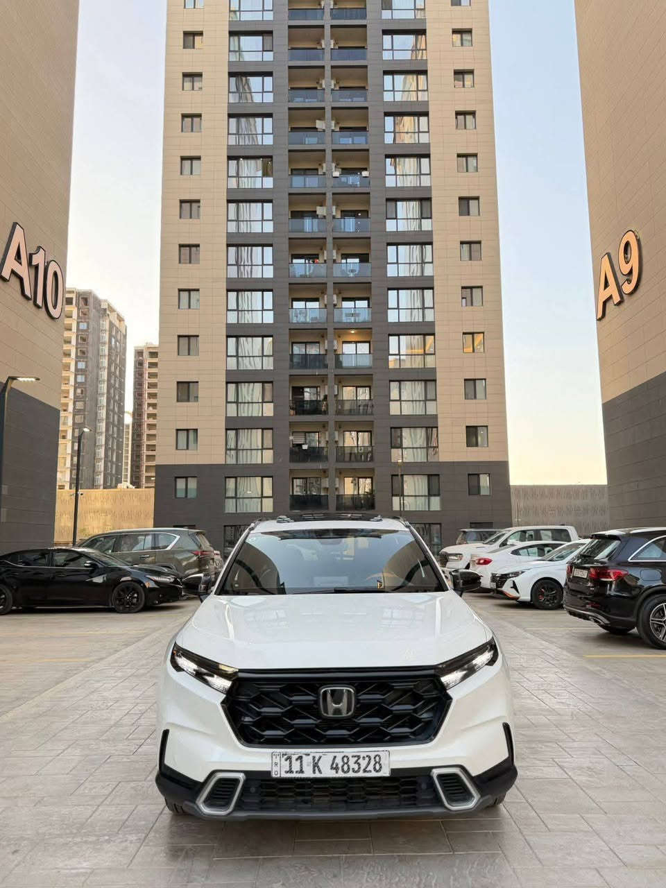 هوندا  CRV  موديل 2025 هايبرد

بدون ايرباك بدون ايرباك 

2025 Honda Cr-v sport SPORT TOURING 2.0
 
السيارة ماشيه 17 الف فقط 

فول مواصفات 
• مكينة 2000 هايبرد تنفس طبيعي
• كير اوتوماتيك 
• شاشة كبيرة
•فتحه سلايد
• كاميرا خلفية 3 انظمة
• كرسي كهرباء جلد  لون اسود  
• رادار امامي
• مانع تصادم
• محدد مسار 
• تصحيح مسار
• شفتات بالستيرن
• مثبت سرعة
• مانع انزلاق
• دخول ذكي 
• إنارة ترحيبية
• هندبريك كهرباء
• عداد ديجيتال
•لايت عدسات زينون
• نظام اوتو لايت Auto
• لايت العالي زنون 
اوتو هولد للبريك
• حساسات مطر 
• حساسات امامي خلفي 
• حساسات ضغط هواء الإطارات
• أوامر صوتية
• 4 أنظمة قيادة (eco,individual , sport,normal )

السياره وارد امريكي جاملغ ونبيد بدون ايرباك  وصور الحادث واتساب 

السعر 250 قابل للتفاوض 

مكان السيارة بغداد حي الاطباء بلجهاد قرب خدمي شارع المطار للتواصل 
***********
