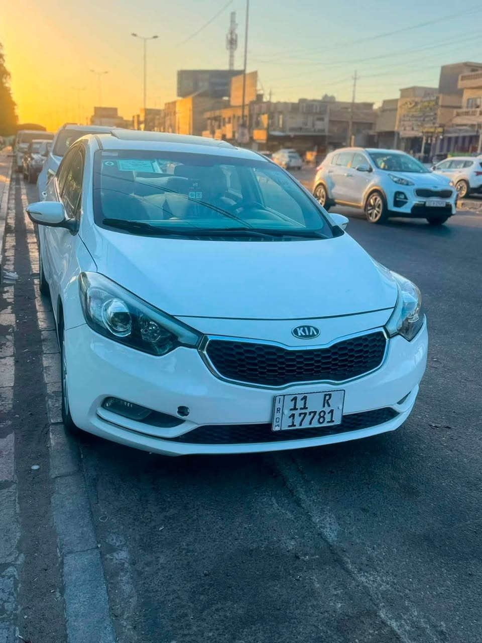 السلام عليكم
سيراتو ٢٠١٧ خليجي مكفولة كفالة عامة 
مواصفاتها موضحة بالصور 
رقم بغداد الدولي باسمي 
مكان السيارة بغداد السيدية 
السعر ١٢٥ ورقة وبيها مجال 
للاتصال : ***********
