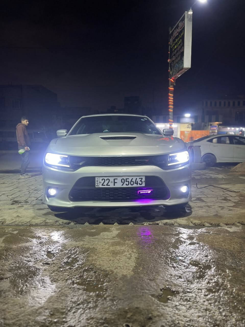 جارجر sxt لون سلفر ماشيه 38 ميل رقم اربيل ب اسمي بدون دواخل بدون ايرباك 
المواصفات 
بصمه تشغيل
بصمه أبواب
شاشه
حساسات خلفيه
تحكم استيرن 
تبريد قطعتين 
صور الحادث والسونار موجود بلصور السعر 230
***********
