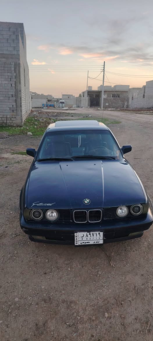 السلام عليكم BMW 520 كير ومحرك شرط بدون صبغ بيها بس جاملغ الامامي امبدل موديل 1991 شرط التحويل تبريد ثلج السعر 55 وبيها مجال.  ***********
