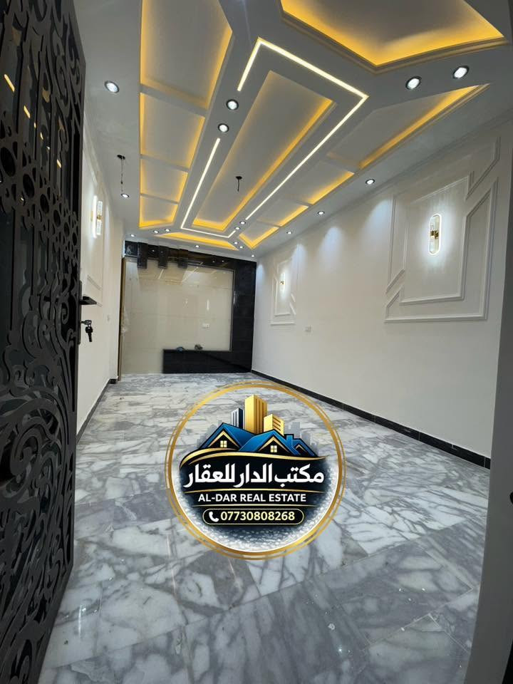 للبيع دار 150م  بناء حديث زيرو 
/ 📍في حي البنوك شارع المشاتل مقابل القناة

الواجهة 5م            النزال 30م 

يحتوي على ⬇️

الطابق الأرضي : مدخلين استقبال + مطبخ مفتوح على الصالة + غرفه نوم سويت + خدمات

الطابق الاول : 3 غرف نوم سويت + خدمات

الطابق الثاني : سطحين+ بيتونه

للاستفسار اكثر اتصال بالرقم التالي 
*********** 
او مراجعة مكتب الدار للوساطة العقارية الكائن في حي البنوك بداية شارع الكنيسة من جهة الجسر
