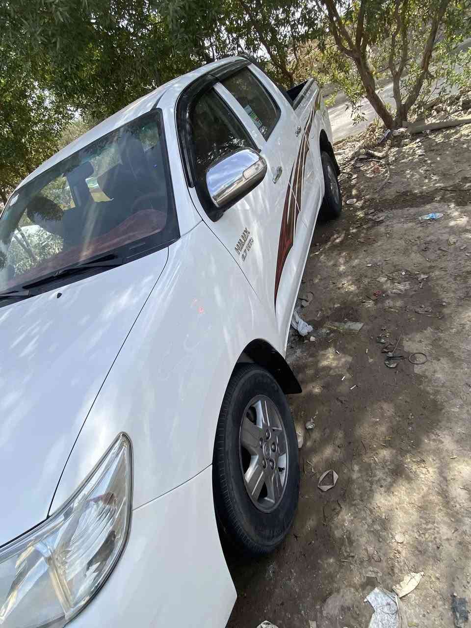 سلام عليكم البيع تيوتا 2014 سياره سعوديه شاصي ١٢سياره مكفول عده باب الخلفي عكس السايق بي شوي بارد شبر مكينه وكير وحداديه مكفولات ماشيه 160حقيقي  السعر 215 وبيها مجال المكان بغداد ناحيه الرشيد رقم ***********
