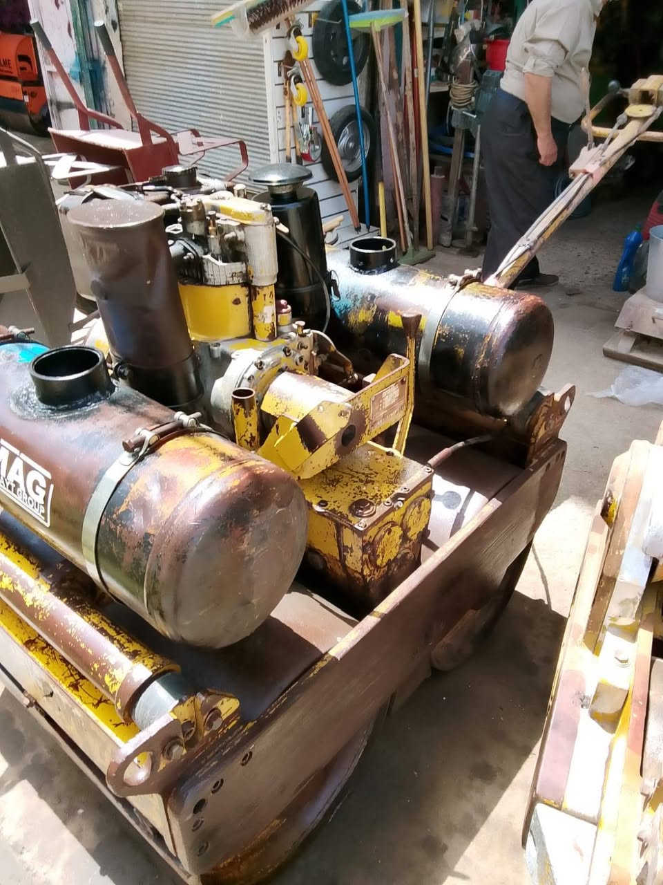 سلام عليكم حادله طن بلديه رجاج شغال تفحص وتاخذ مكينه بلديه نضيفه ألماني صنع بومات درجه اولى عنواني بغداد الكماليه شارع المصرف ***********
