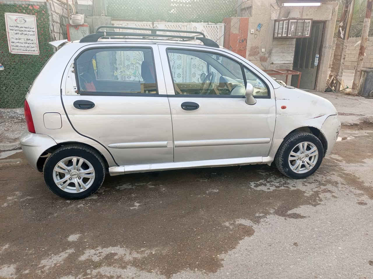 السلام عليكم كيو موديل 13 مكينه وكير جديده سياره بسمي تبريد شغال صدر امامي وخلفي  جديده كهربائي كلها شغاله مكاني بغداد السعر 27 وبيه مجال ***********
