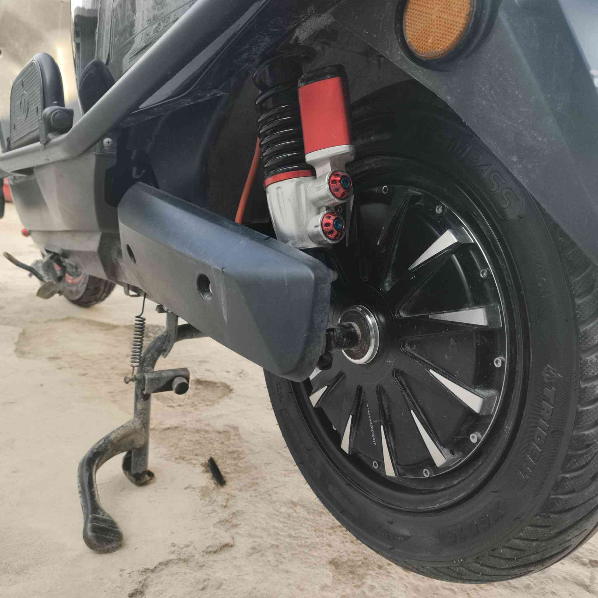 موطور شحن TANK 2025
موطور شحن TANK 2025 ماخذه شهر 11 يوم 25 من معرض بغداد | موجود العقد للتئكيد 

المواصفات ↓
ملف 2000 واط 
سرعة حقيقي بتطبيق ويز 60km
بطاريات | عدد 6 ولي | على الفحص
تقطع مسافة | 40-50 KM
دبلات خلفية غاز 
دبلات امامية غاز
بصمه وسويج و كارت 2×
جنطة + مراية امامية 
اضواء فيدرالي + تركيب خارجي ضوء ضباب قوي
نضافة الموطور | 80٪100

السعر المطلوب بيه | 700 الف دينار عراقي ( قفل ) 

للتواصل | ***********
