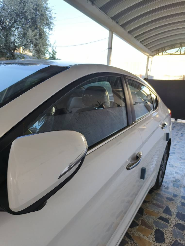 سلام عليكم ورحمه الله 
(اللهم صلي على محمد وال محمد) 
النترا Elantra خليجي 2017 GLS
سياره على وضع الشركه 
فول مواصفات _
محرك دوش 2.0
تبريد قطعتين 
خمس تجاوي وتجوة وسيطه خلفيه
خمسه ويل كب سبير على وضع الشركه كتلوكات سياره موجودة 
يدات نيكل وترايش نيكل
لد نهاري
بجم زنون زرع عدسه اصلي  ونضام ترحيب زنون
سستم صوت
شاشه كبيره 
كامره خلفيه 
اشاير مري شفط
مخارج عدد ٢ USB
مخارج جداحه عدد 2
مو درايف 
فتحه سقف سلايد رؤؤف
تحكم ستيرن جهتين
حساس امامي خلفي
ماشيه 55
الرقم الجديد الدولي بغداد
باسمي مكاني بغداد مامتواجد عل فيس 
رقم الهاتف ***********
