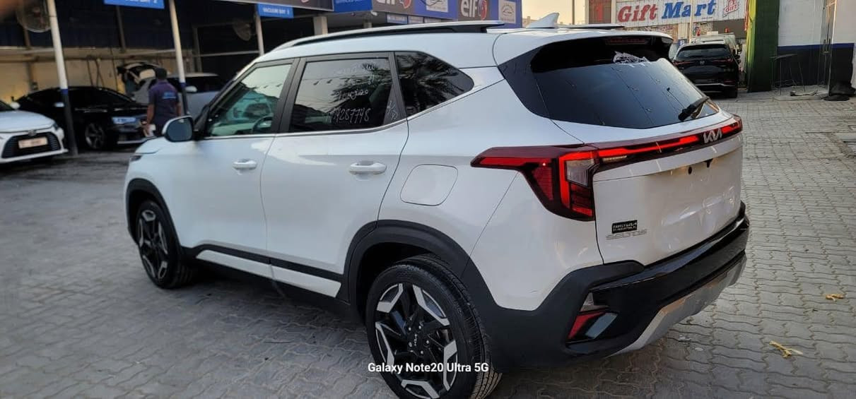 للبيع 
كيا x line سليتوس 2024
مكفولة من الصبغ 
فول مواصفات / فتحة / بصمة / جلد 
السعر 122$ واصل للميناء بدون كمرك 
تدخل منفيس باسم المشتري او كتاب شهداء 
للاستفسار 
***********
