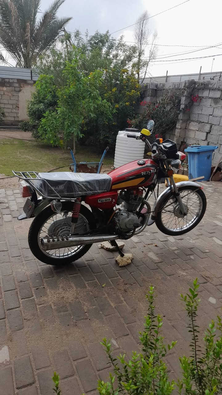 للبيع اربعه كير اوراق شلامجه محرك اخرس شلعه معدل فول كهربائيات شغاله دراجه نضيفه السعر ب٤٢٥ وبيهة مجال حك الجيه  المكان كربلاء شارع بغداد قرب سيد الوصياء عمود١٢٨ لستفسار على الرقم ***********
