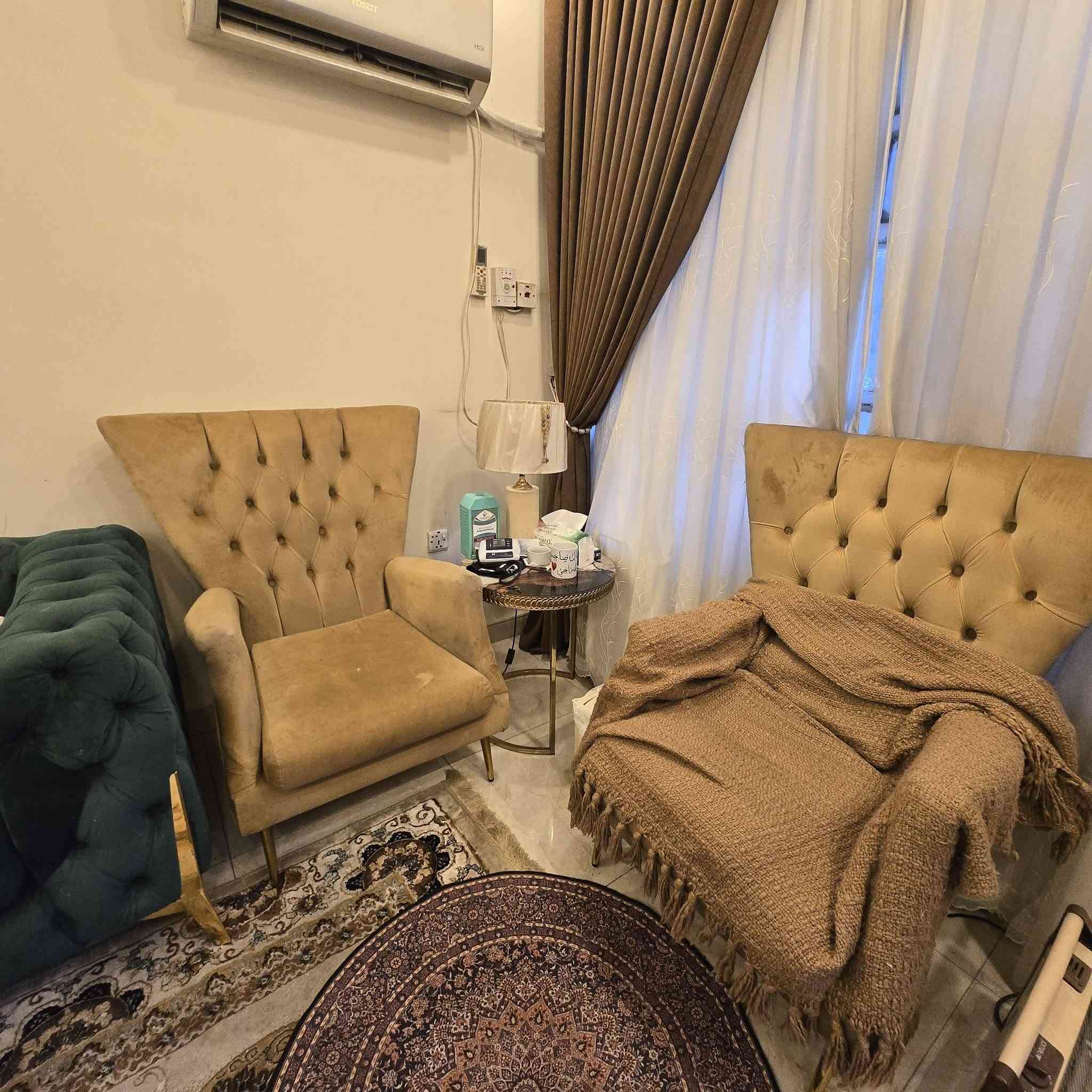 تخم  ٨ مقاعد مستخدم شوية القماش يرادلة تنضيف شوبة
المكان بغداد البنوك
السعر ٣٥٠الف
التواصل واتساب 
***********
